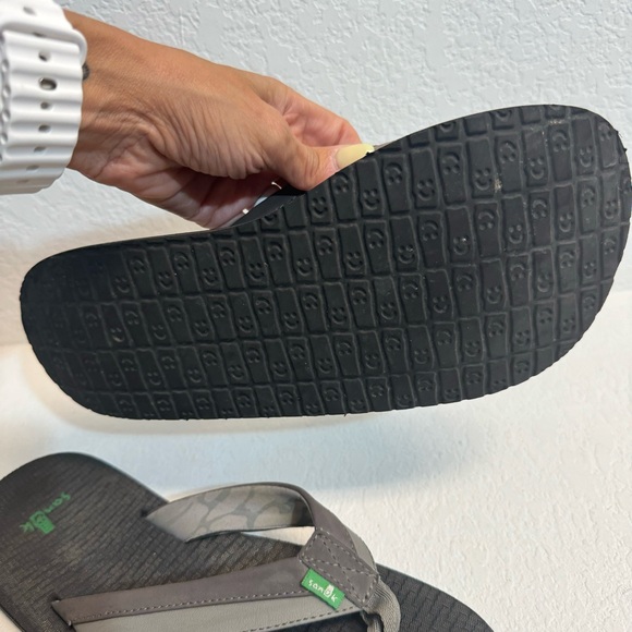 Sanuk Men’s Gray T strap cushioned Sandal Sz 10 - Picture 5 of 5